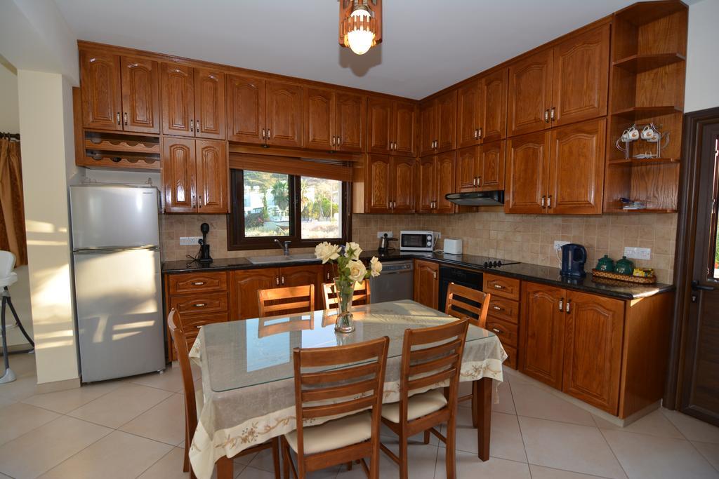 פומוס Kalli Villa חדר תמונה