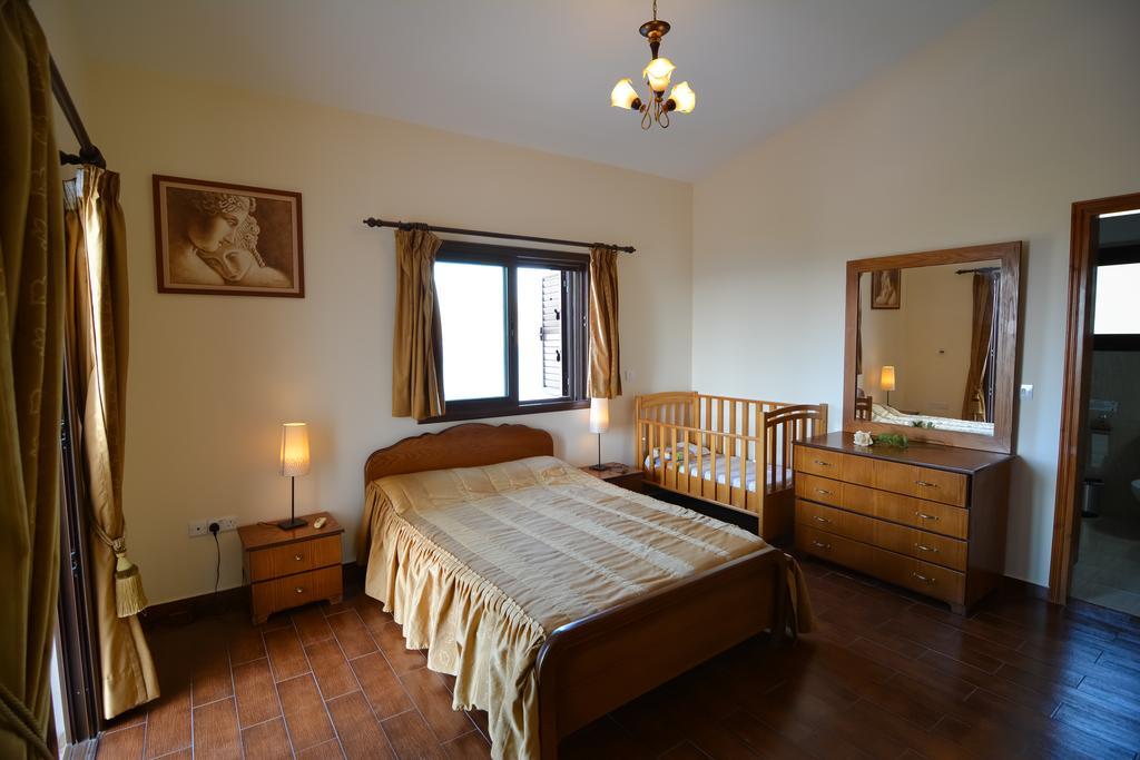 פומוס Kalli Villa חדר תמונה