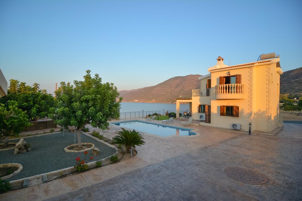 פומוס Kalli Villa חדר תמונה