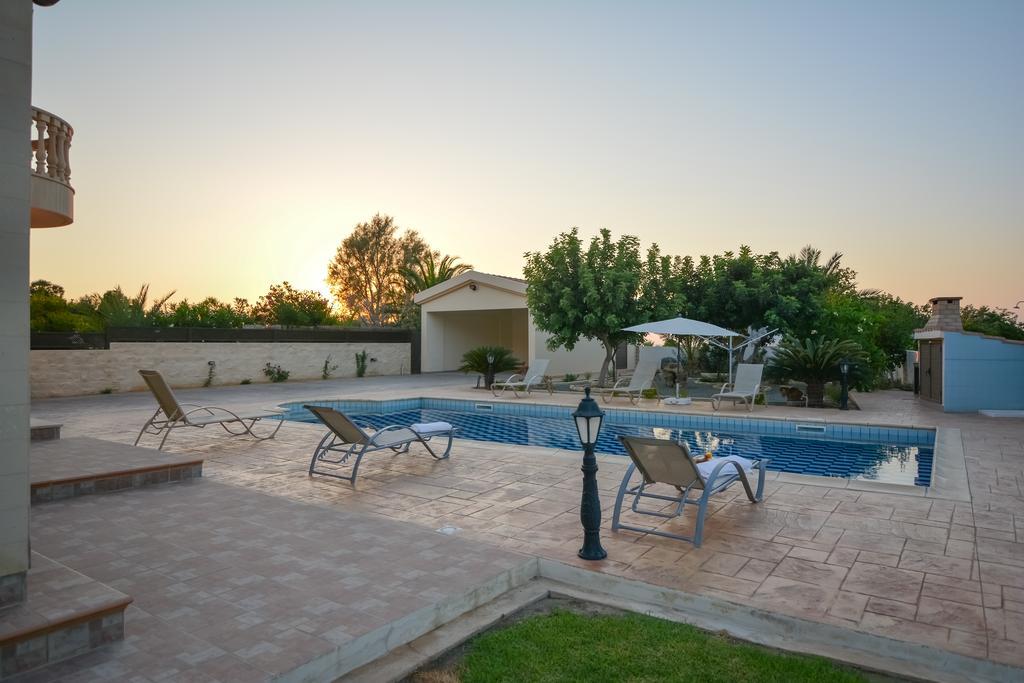 פומוס Kalli Villa חדר תמונה
